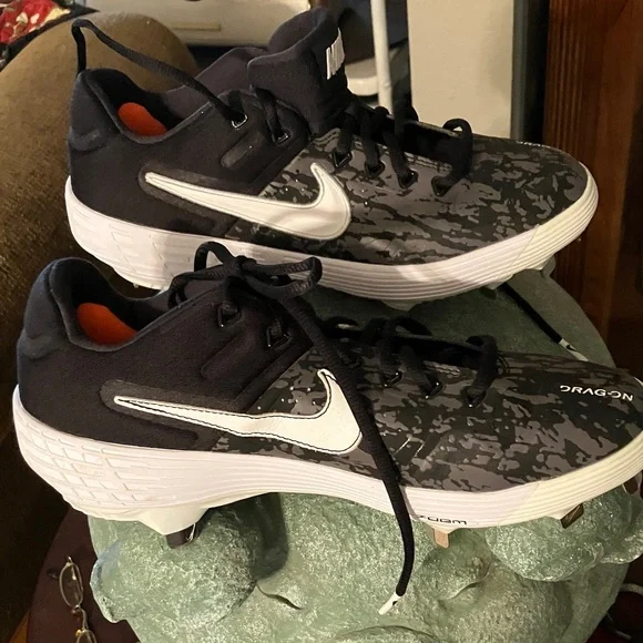 Nike Woman’s Black & Grey Camouflage Alpha Huarache Elite 2 Softball Cleats US9 - Picture 3 of 7